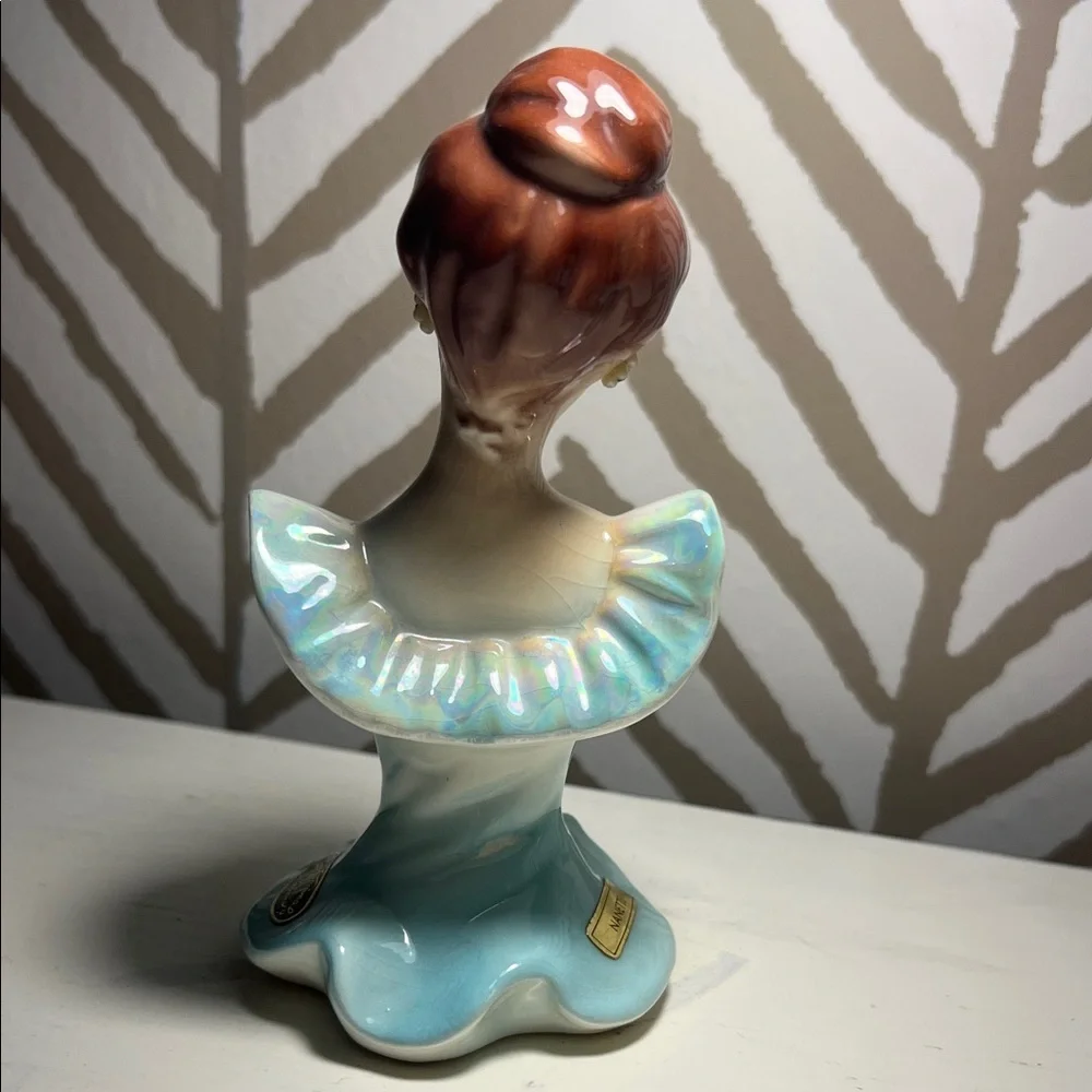 Vintage Porcelain Figurine, Fancy Lady w/ Earrings, Joseph Original, Japan, 5.5” - Picture 4 of 7